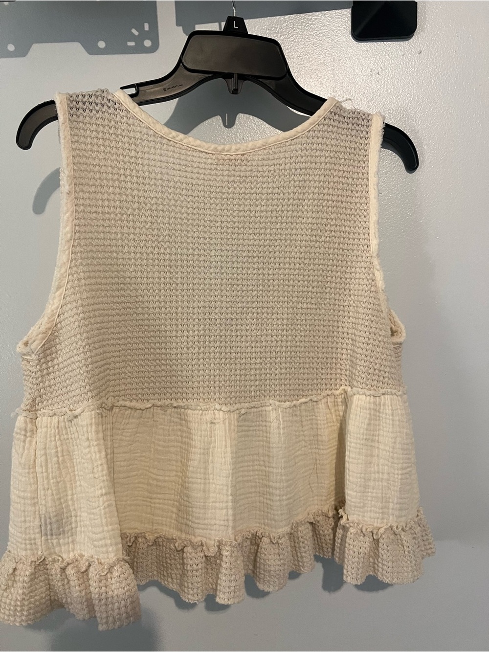 POL Cream Textured V-Neck Ruffle Tank Top - Picture 2 of 2